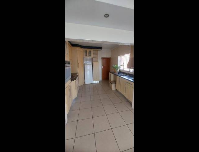 6 BEDROOM HOUSE FOR SALE IN LAUDIUM